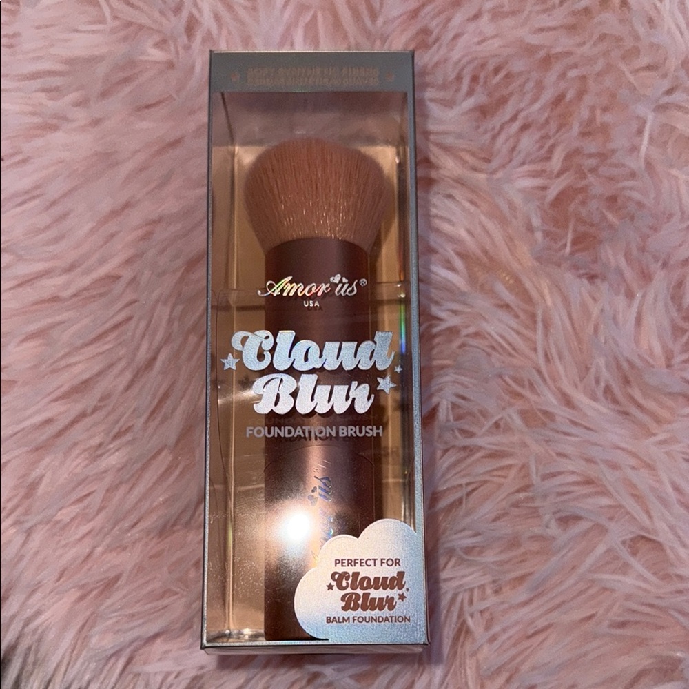 Amor Us Cloud Blur Foundation Brush